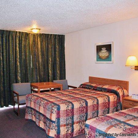 Thunderbird Motel Hillsboro Room photo