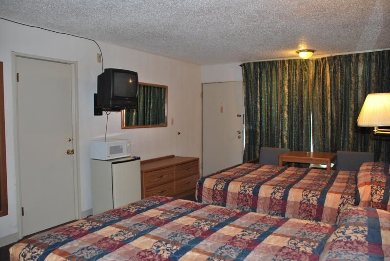 Thunderbird Motel Hillsboro Room photo